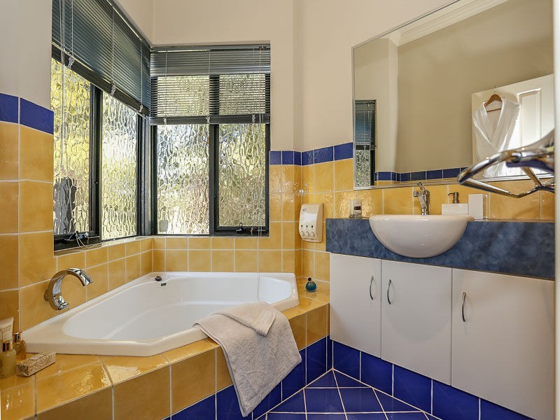 4 Kirkwall Close, Warnbro WA 6169