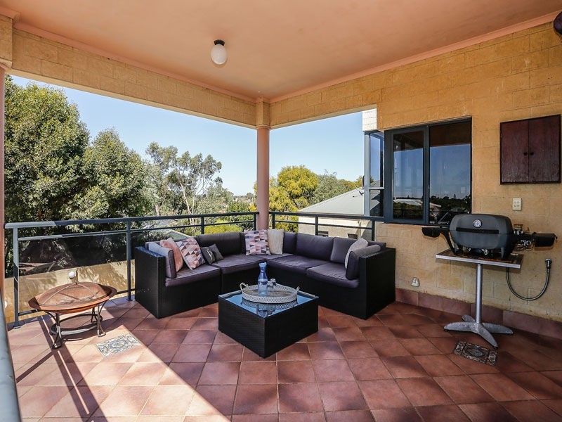 4 Kirkwall Close, Warnbro WA 6169