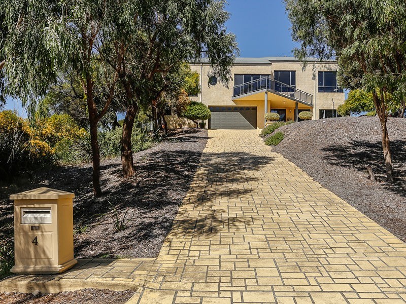 4 Kirkwall Close, Warnbro WA 6169