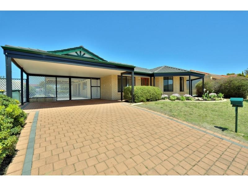 4 Daydream Plaza, Halls Head WA 6210