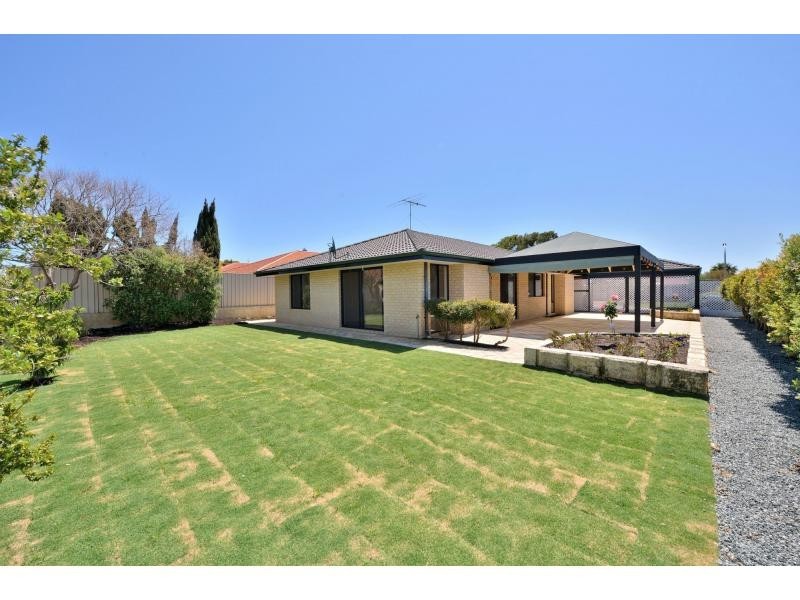 4 Daydream Plaza, Halls Head WA 6210