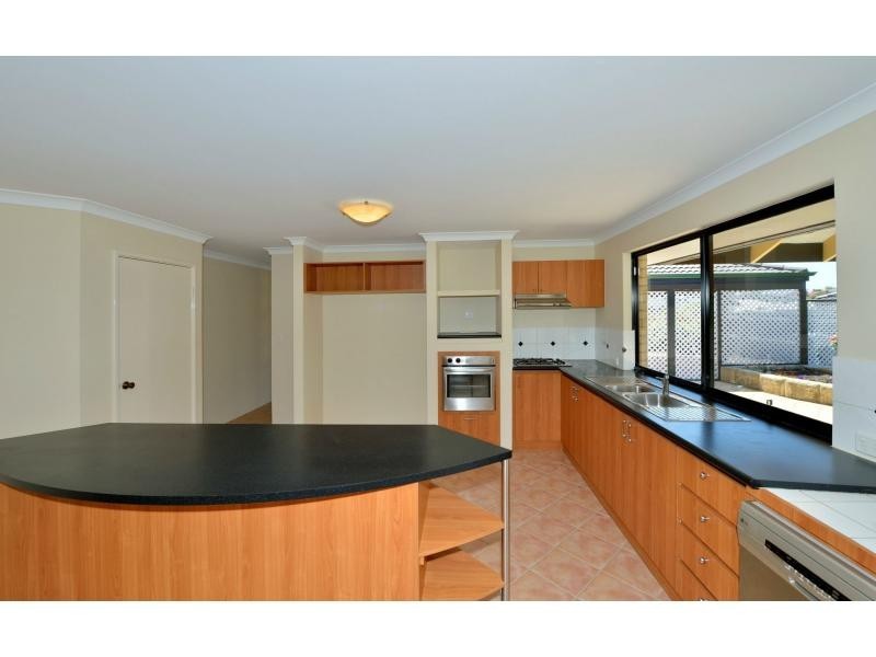 4 Daydream Plaza, Halls Head WA 6210