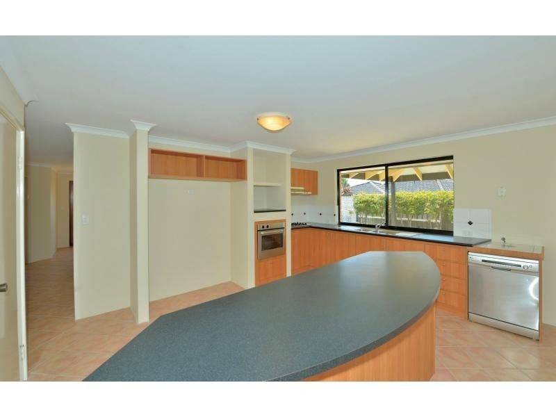 4 Daydream Plaza, Halls Head WA 6210