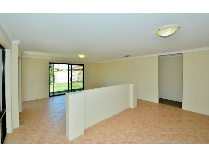 4 Daydream Plaza, Halls Head WA 6210