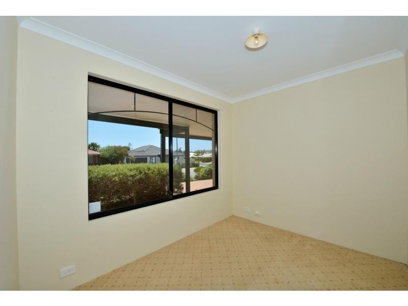 4 Daydream Plaza, Halls Head WA 6210