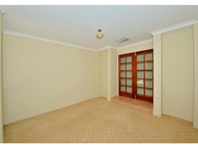 4 Daydream Plaza, Halls Head WA 6210