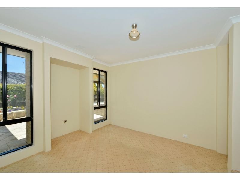 4 Daydream Plaza, Halls Head WA 6210