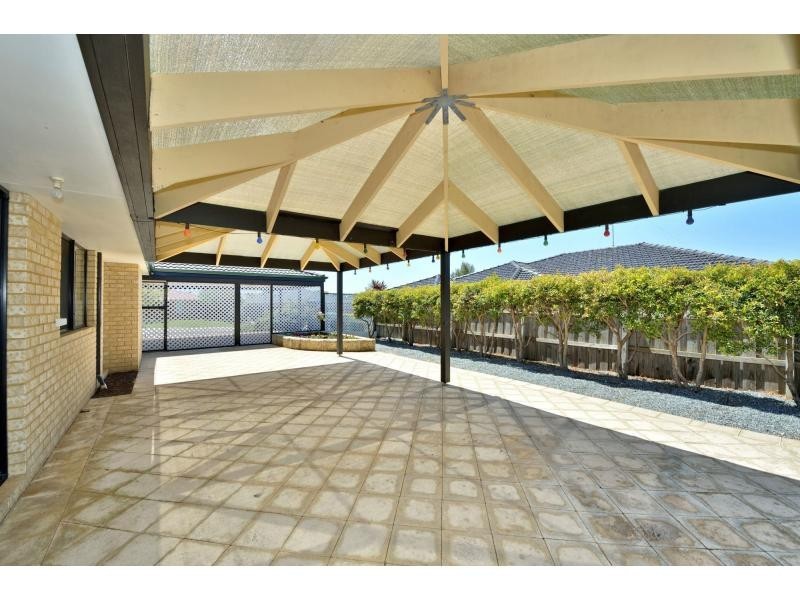 4 Daydream Plaza, Halls Head WA 6210