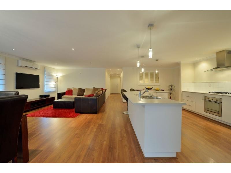 34 Santalum Circus, Halls Head WA 6210