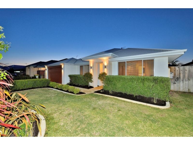 34 Santalum Circus, Halls Head WA 6210
