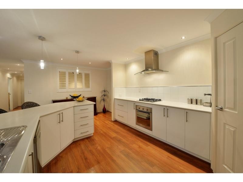 34 Santalum Circus, Halls Head WA 6210