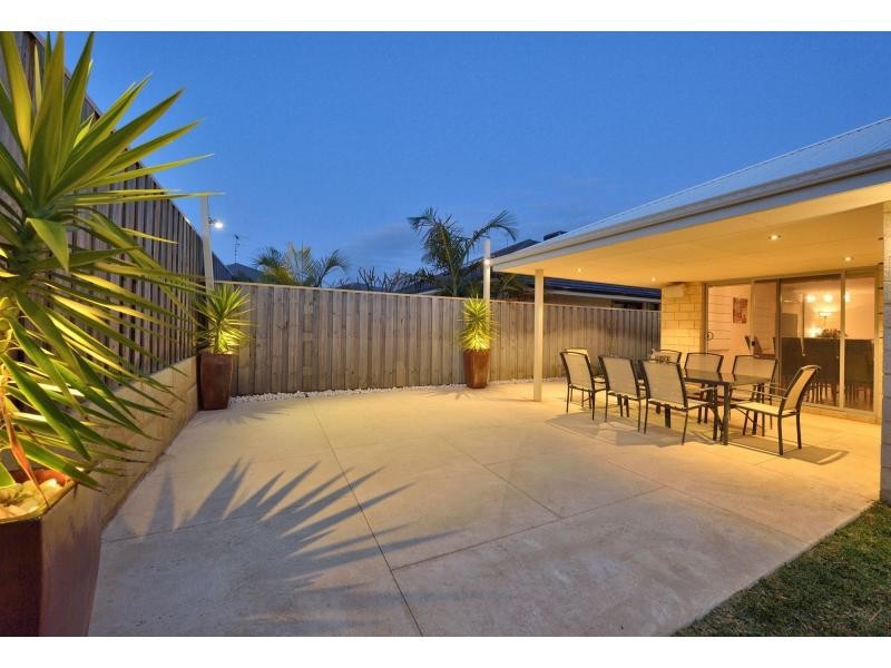 34 Santalum Circus, Halls Head WA 6210