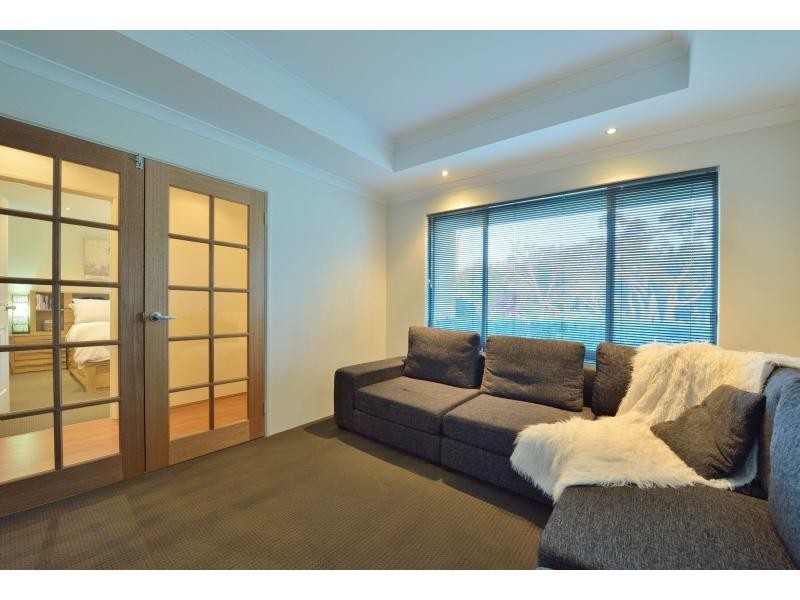 34 Santalum Circus, Halls Head WA 6210