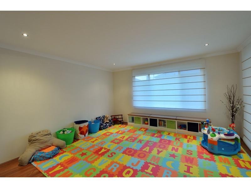 34 Santalum Circus, Halls Head WA 6210