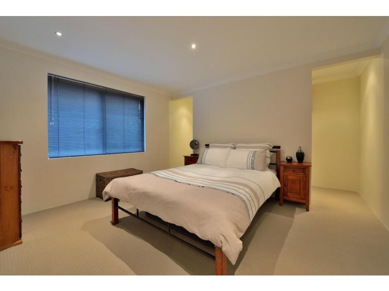 34 Santalum Circus, Halls Head WA 6210