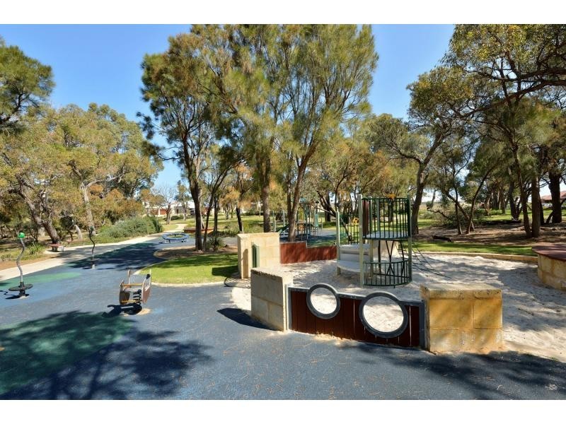 34 Santalum Circus, Halls Head WA 6210