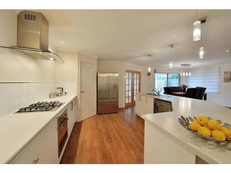 34 Santalum Circus, Halls Head WA 6210