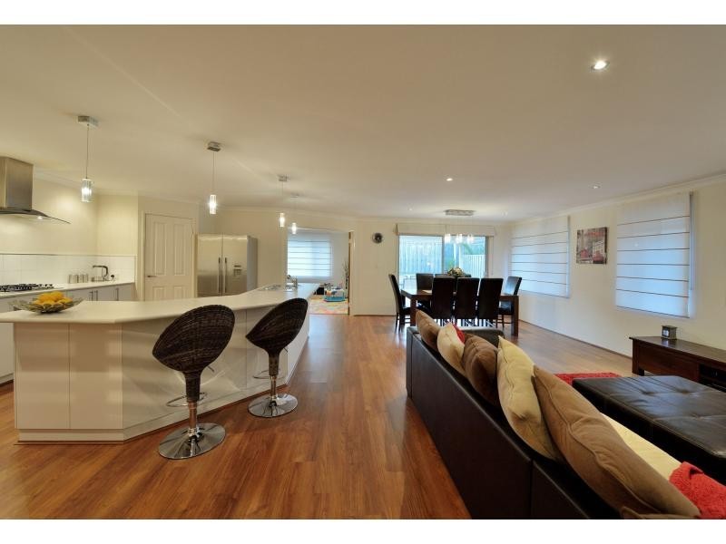 34 Santalum Circus, Halls Head WA 6210