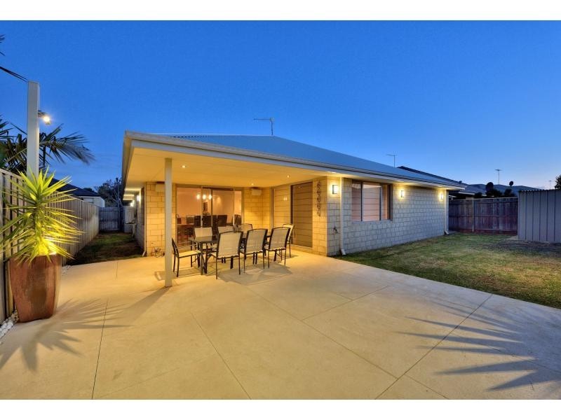 34 Santalum Circus, Halls Head WA 6210