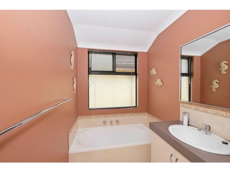 12 Oxburgh Link, Success WA 6164