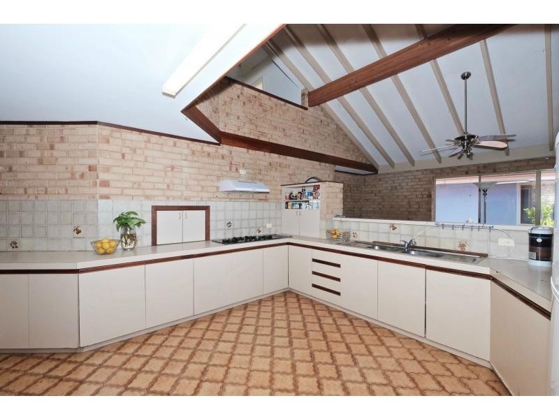 8 Coombs Place, Bateman WA 6150