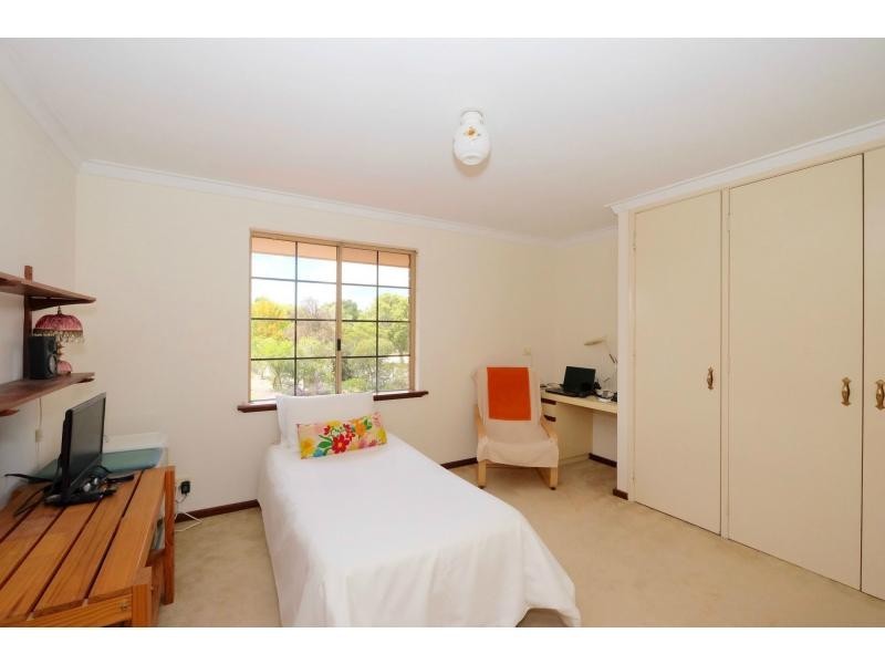 8 Coombs Place, Bateman WA 6150