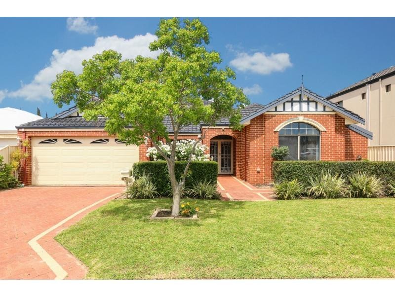 18 Cranberry Gardens, Stirling WA 6021