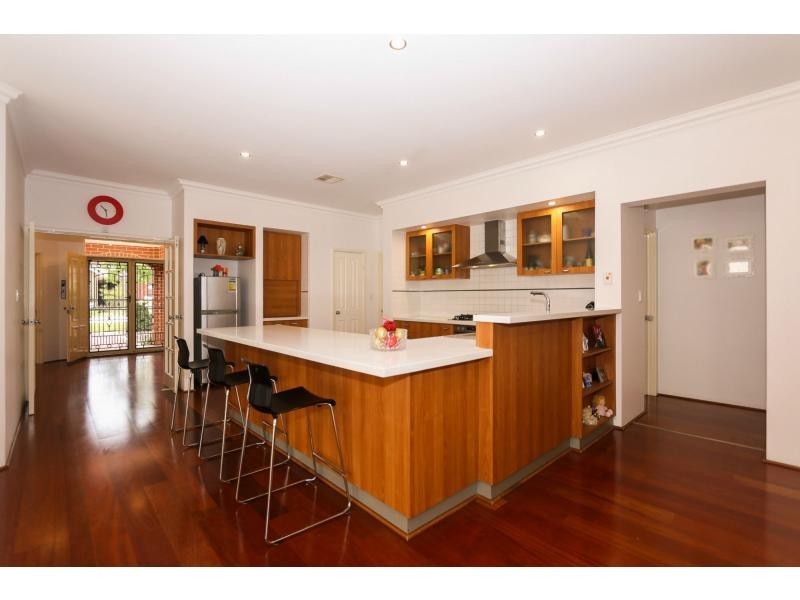 18 Cranberry Gardens, Stirling WA 6021