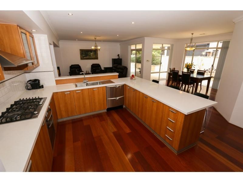 18 Cranberry Gardens, Stirling WA 6021