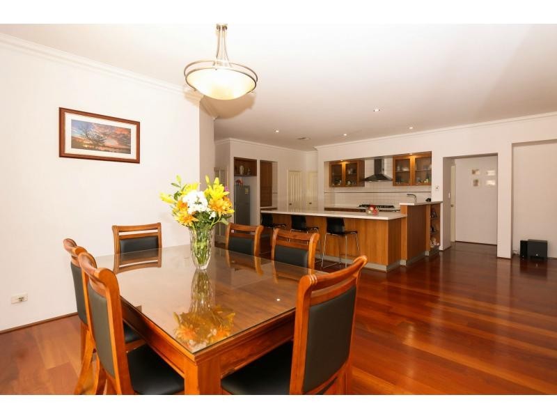 18 Cranberry Gardens, Stirling WA 6021