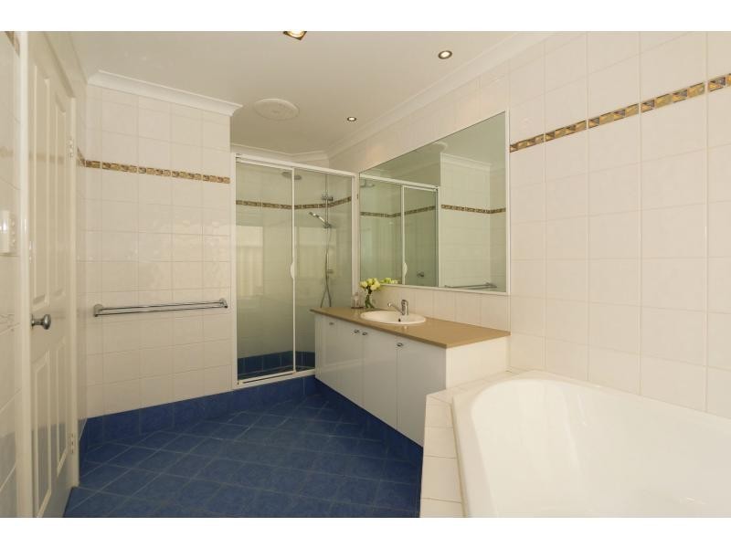 18 Cranberry Gardens, Stirling WA 6021