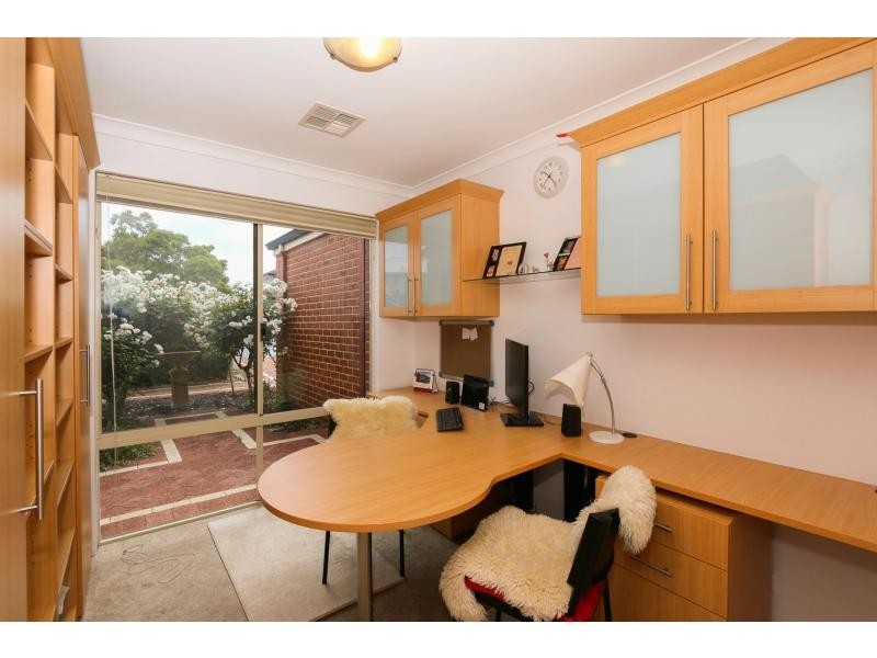 18 Cranberry Gardens, Stirling WA 6021