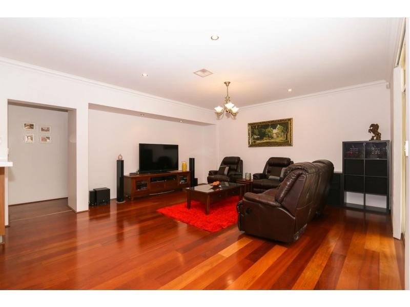 18 Cranberry Gardens, Stirling WA 6021