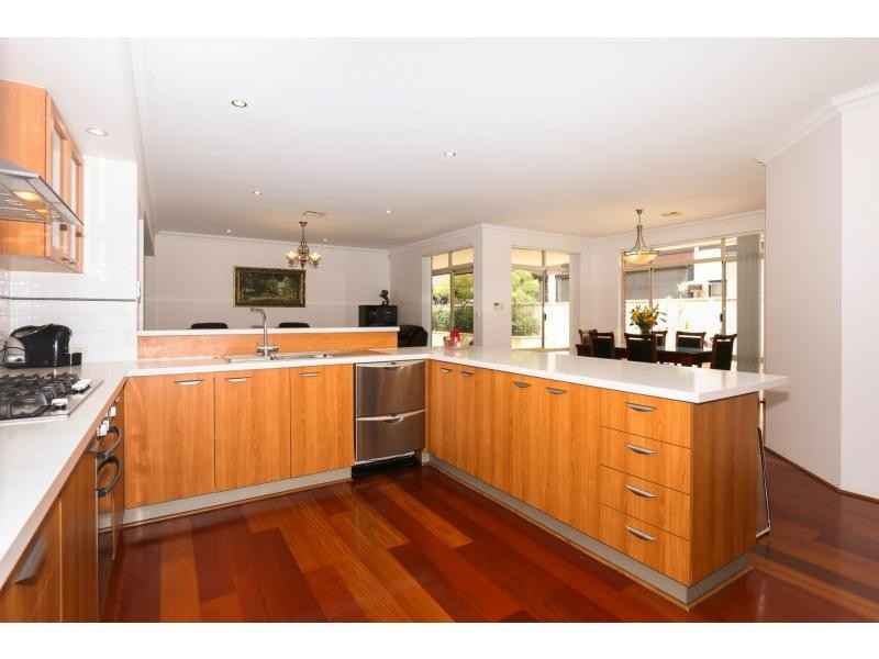 18 Cranberry Gardens, Stirling WA 6021