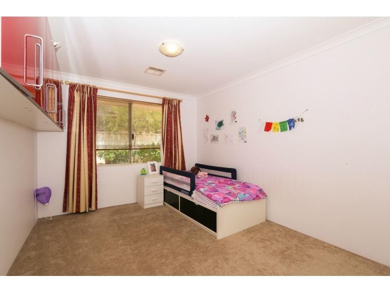 18 Cranberry Gardens, Stirling WA 6021