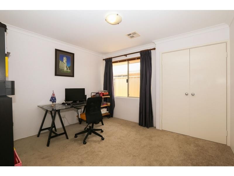 18 Cranberry Gardens, Stirling WA 6021