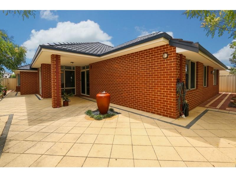 18 Cranberry Gardens, Stirling WA 6021