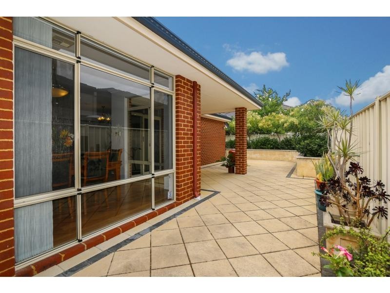 18 Cranberry Gardens, Stirling WA 6021