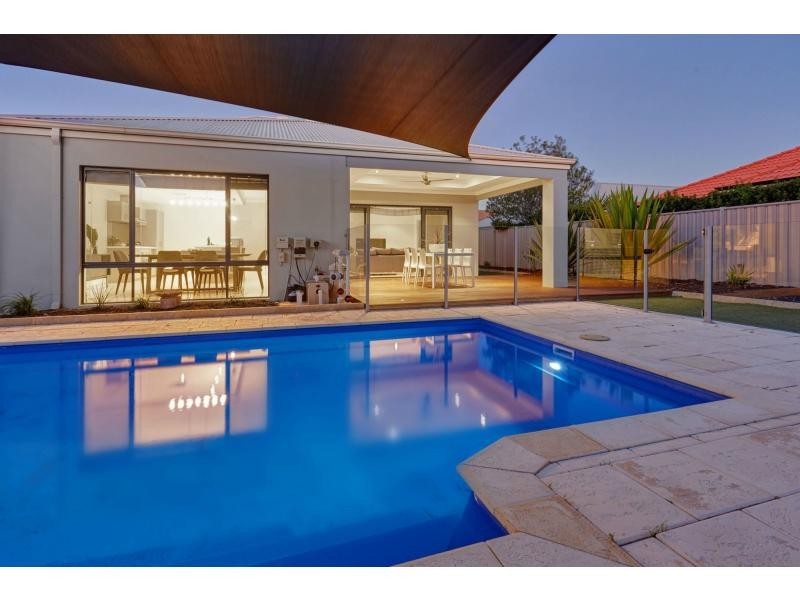 42 Carpenteria Drive, Stirling WA 6021