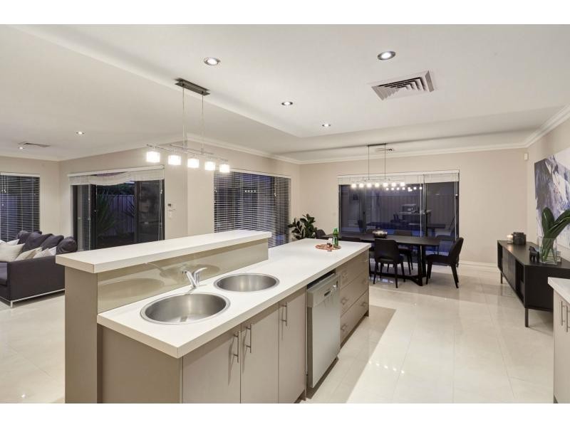 42 Carpenteria Drive, Stirling WA 6021