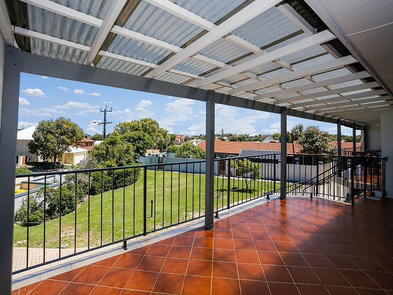 9/6 Ozone Parade, Trigg WA 6029