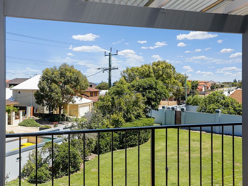 9/6 Ozone Parade, Trigg WA 6029