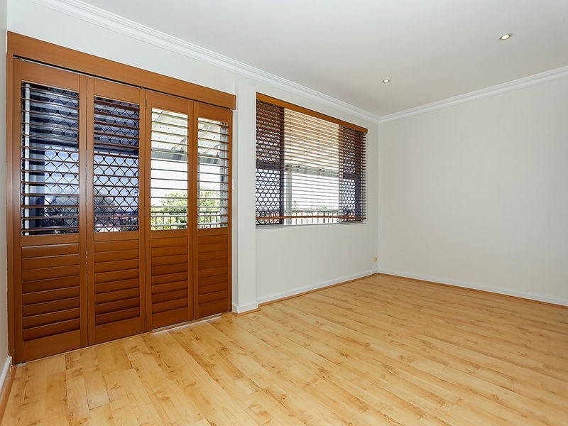 9/6 Ozone Parade, Trigg WA 6029