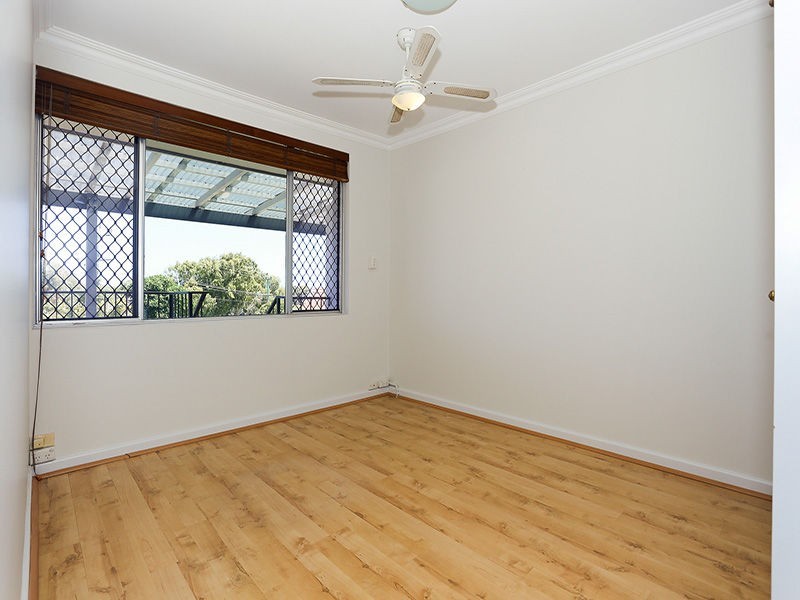 9/6 Ozone Parade, Trigg WA 6029