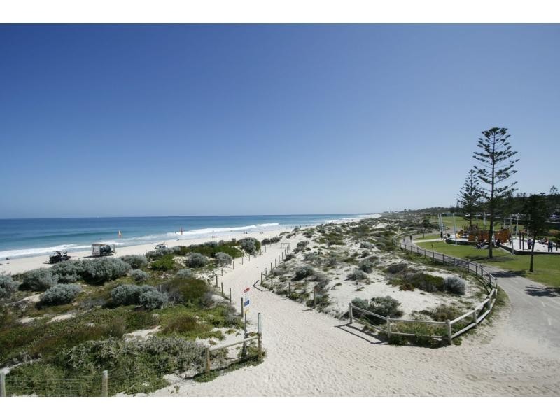 9/6 Ozone Parade, Trigg WA 6029