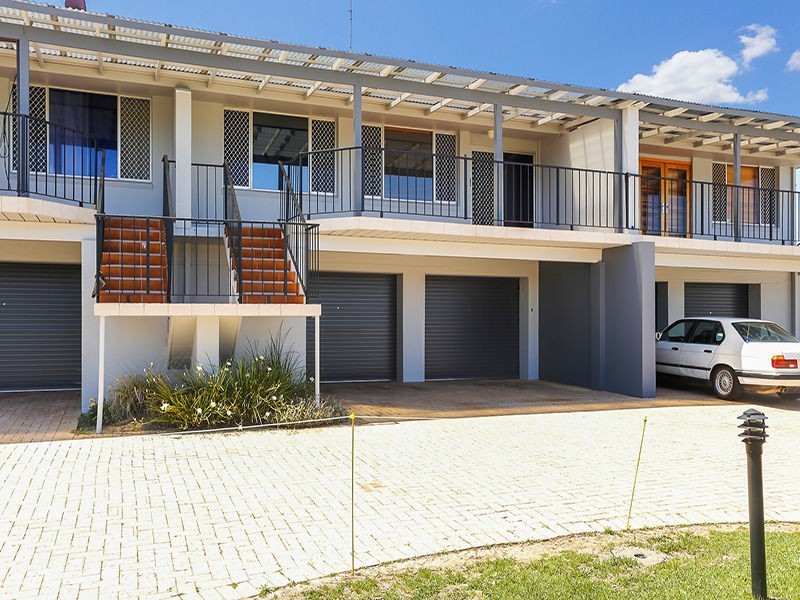 9/6 Ozone Parade, Trigg WA 6029