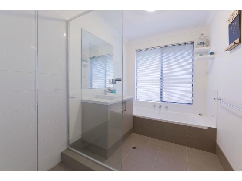 147 Frankland Avenue, Hammond Park WA 6164