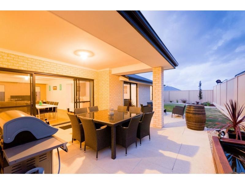 147 Frankland Avenue, Hammond Park WA 6164