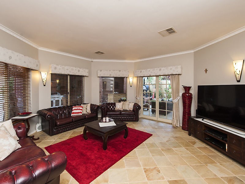 76 Hope Avenue, Manning WA 6152