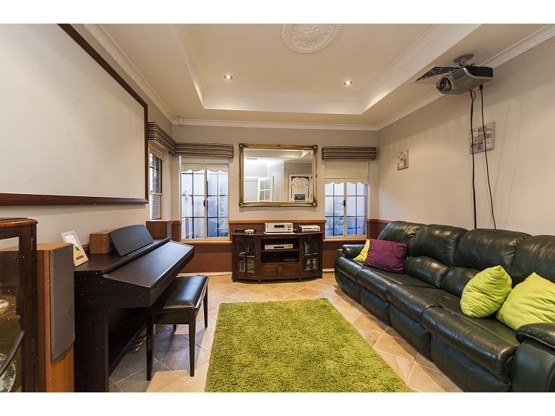 76 Hope Avenue, Manning WA 6152